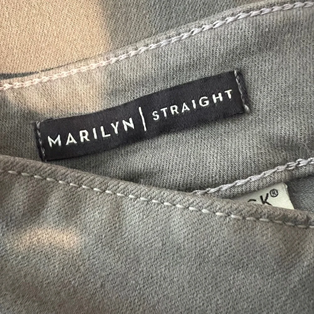 NYDJ Marilyn Straight Leg‎ Jeans Gray Size 2 Hand Cropped Lift Tuck Technology